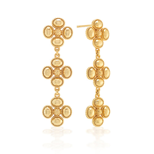A trio of clovers in gleaming gold with gilded berry centers descend in linear fashion for an effect that’s equally streamlined and romantic—these versatile earrings bring femininity and a little luck to carry with you wherever you go.