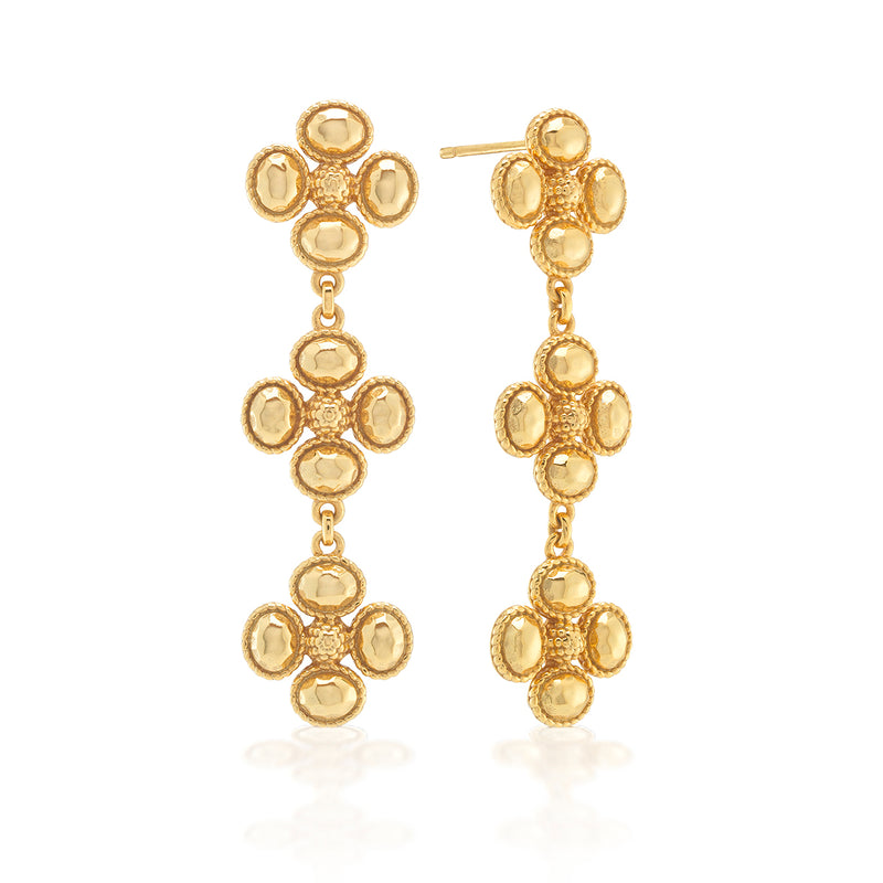 A trio of clovers in gleaming gold with gilded berry centers descend in linear fashion for an effect that’s equally streamlined and romantic—these versatile earrings bring femininity and a little luck to carry with you wherever you go.