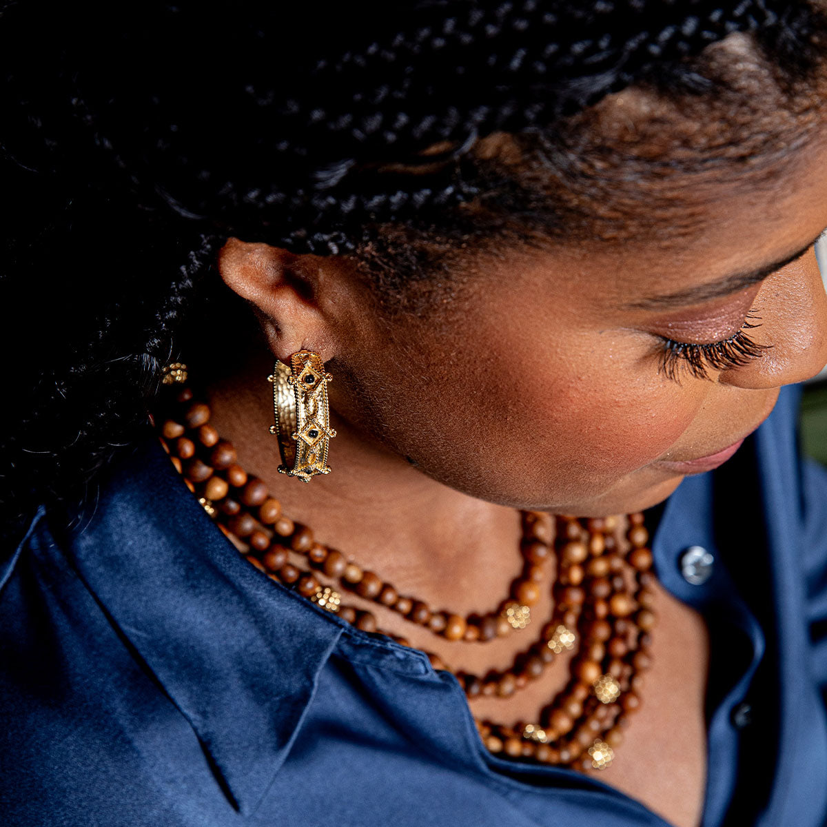 Victoria Hoop Earrings - Gold-Blue Labradorite – Capucine De Wulf