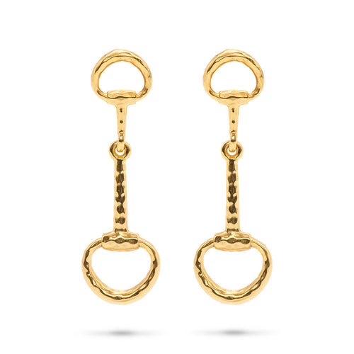 For racing up mountaintops to the rhythm of hoofbeats with the wind in your hair or going about your daily adventures with an unstoppable mix of glamour, grit and gumption. These timeless, sculptural and chic Snaffle Bit earrings are an ode to the noble horse, created to carry you from breakfast meetings to lunch dates to riding off into sunsets. 