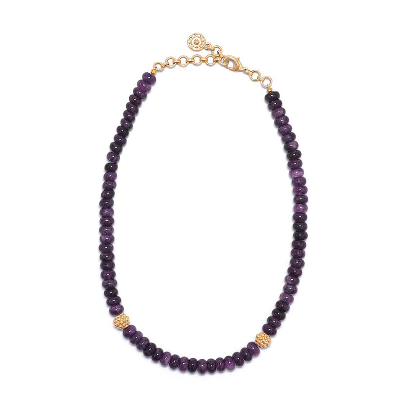 Sometimes, a rope of beads is just the thing to pull together a look, magically achieving that polished-yet-breezy effect that instantly brightens your day.