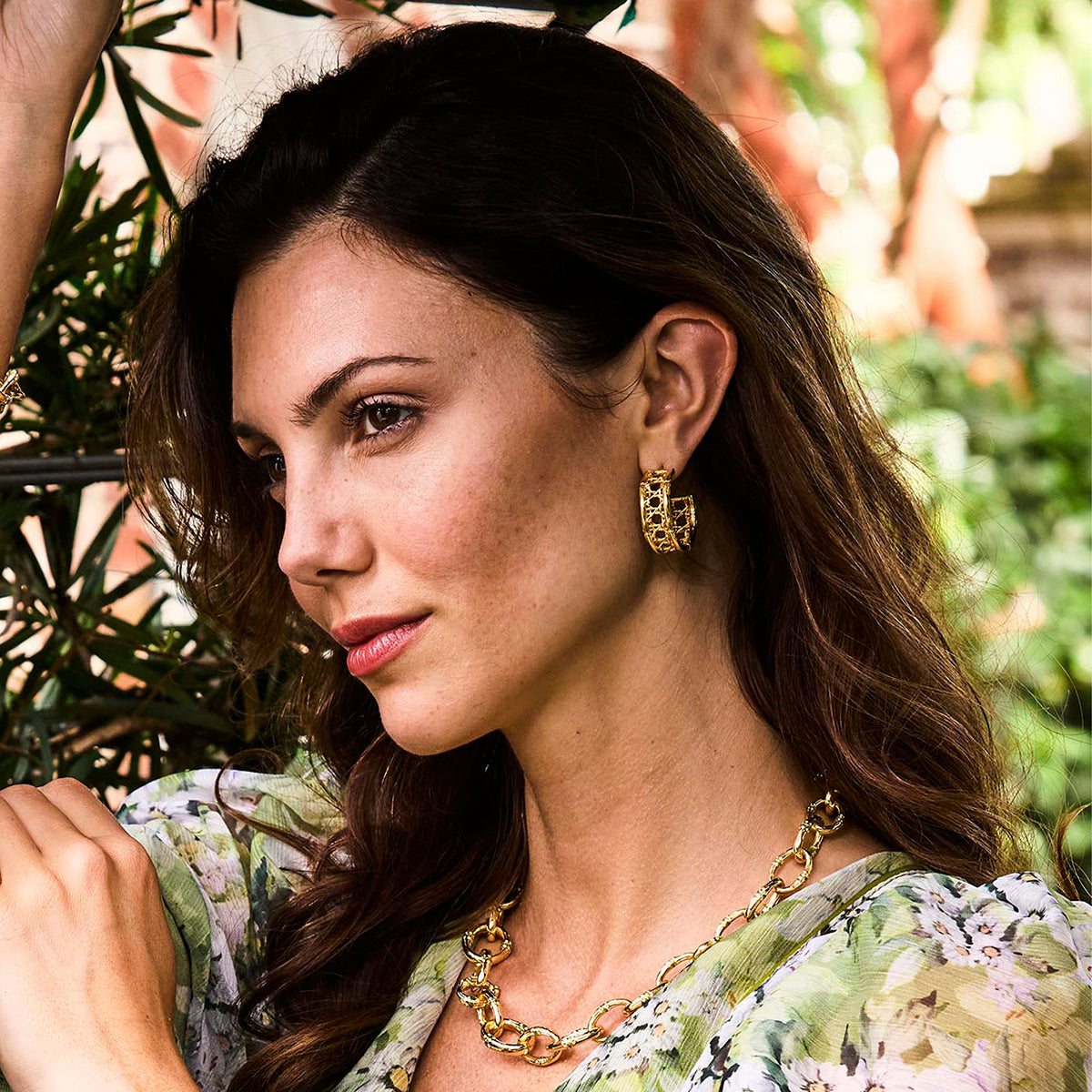 Veranda Caning Medium Hoop Earrings - Gold – Capucine De Wulf