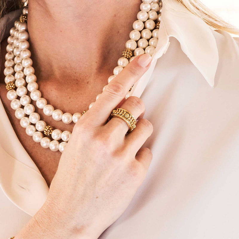 Close up of Capucine De Wulf ring on a woman's hand