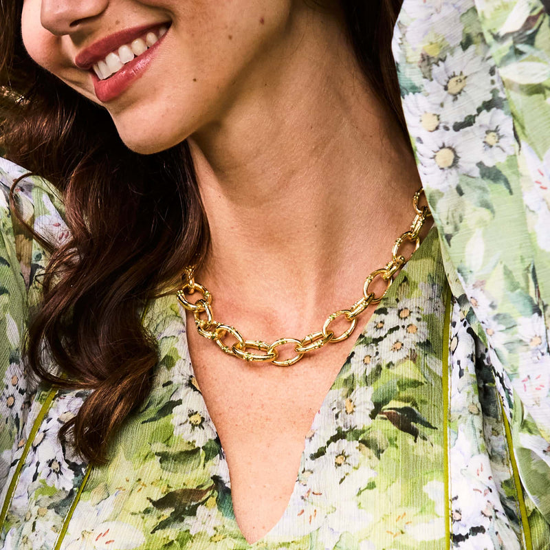 Woman wearing Bangkok Bamboo link necklace 