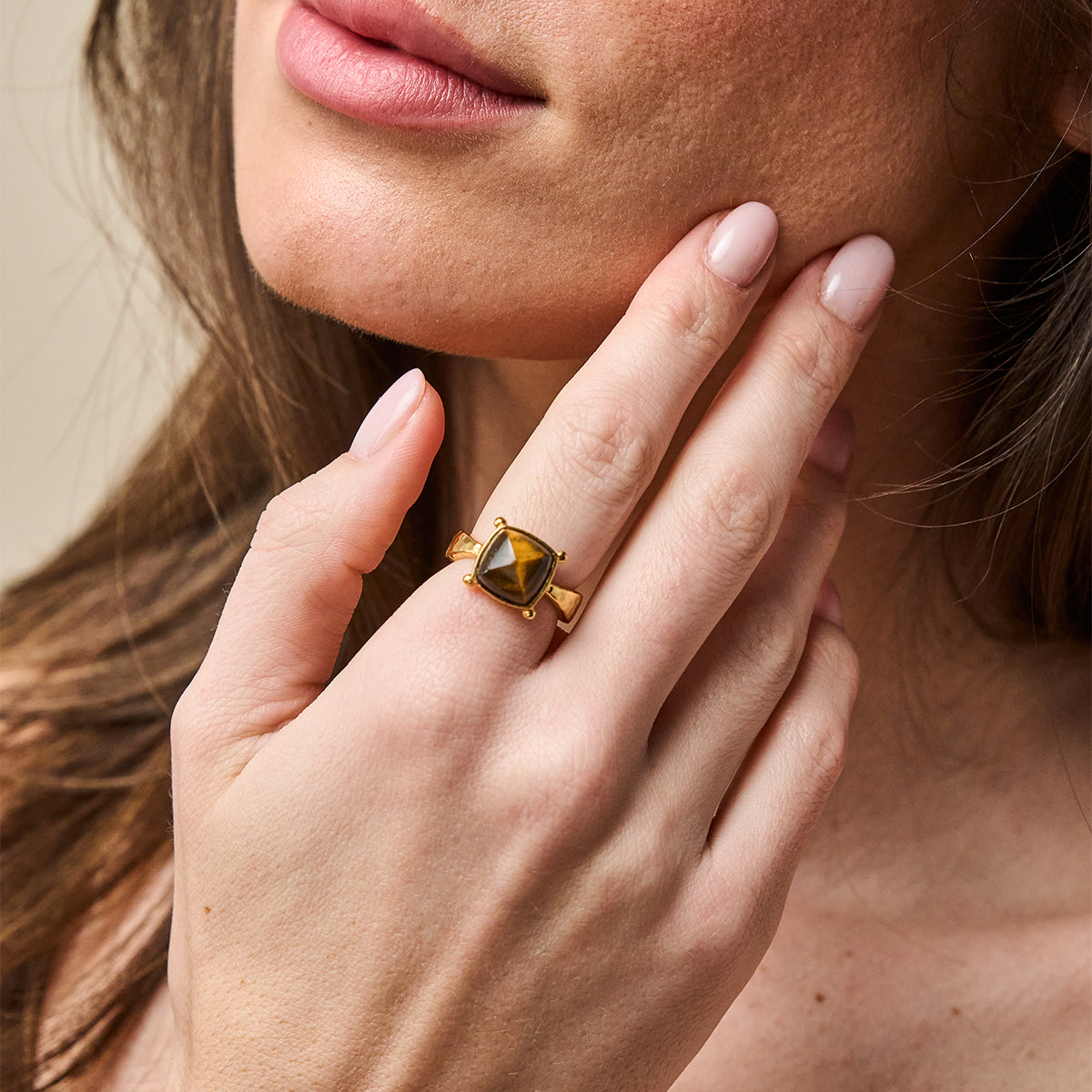 Mystic Eye Gem Ring - Tiger's Eye close up 