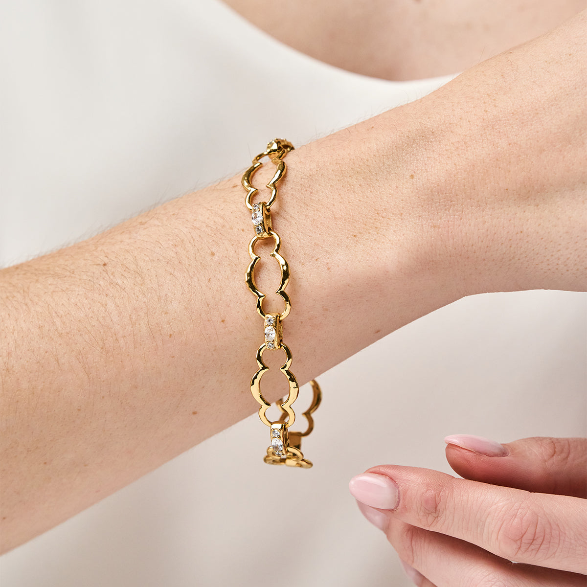 Maharani Grande Chain Bracelet, 7.5"+2" - Clear Cubic Zirconia close up 