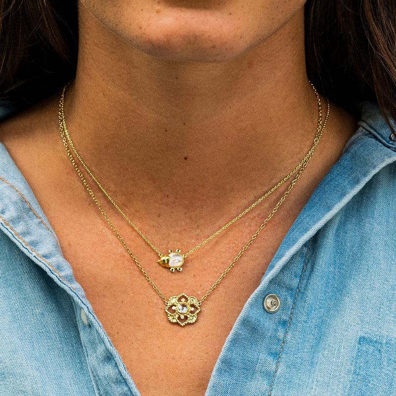 Daisy Diamond Necklace | Double-tone diamond necklace | CaratLane