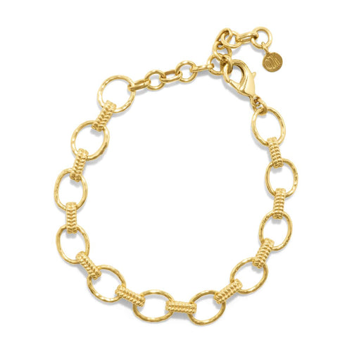Designed for the modern woman, this staple piece is as timeless as our namesake icon. With a subtle braided motif in hammered gold reminiscent of Egypt’s beautiful wheat fields, this bangle radiates feminine power and is ready to conquer distant horizons. 